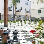 Stunning Townhouse With Amenities