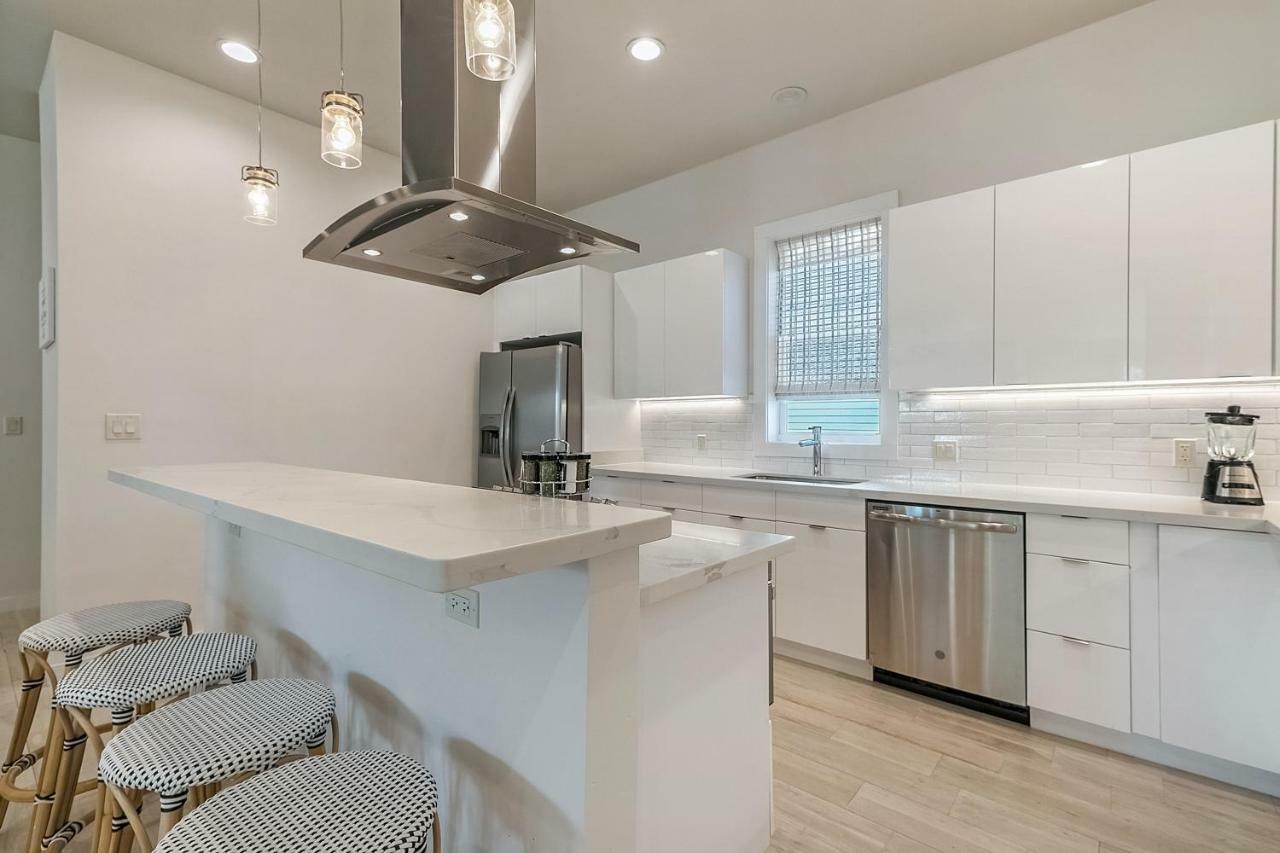 Stunning Townhouse With Amenities New Orleans