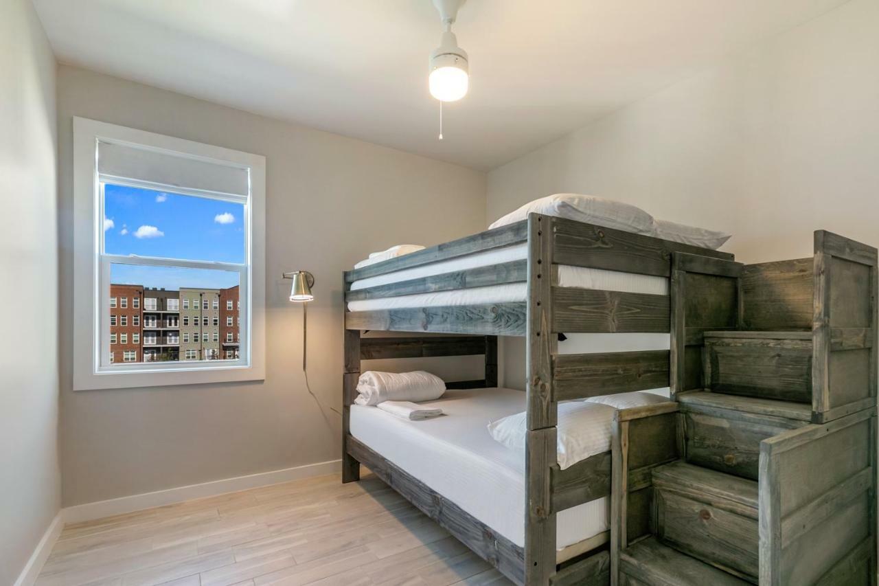 Stunning Townhouse With Amenities *