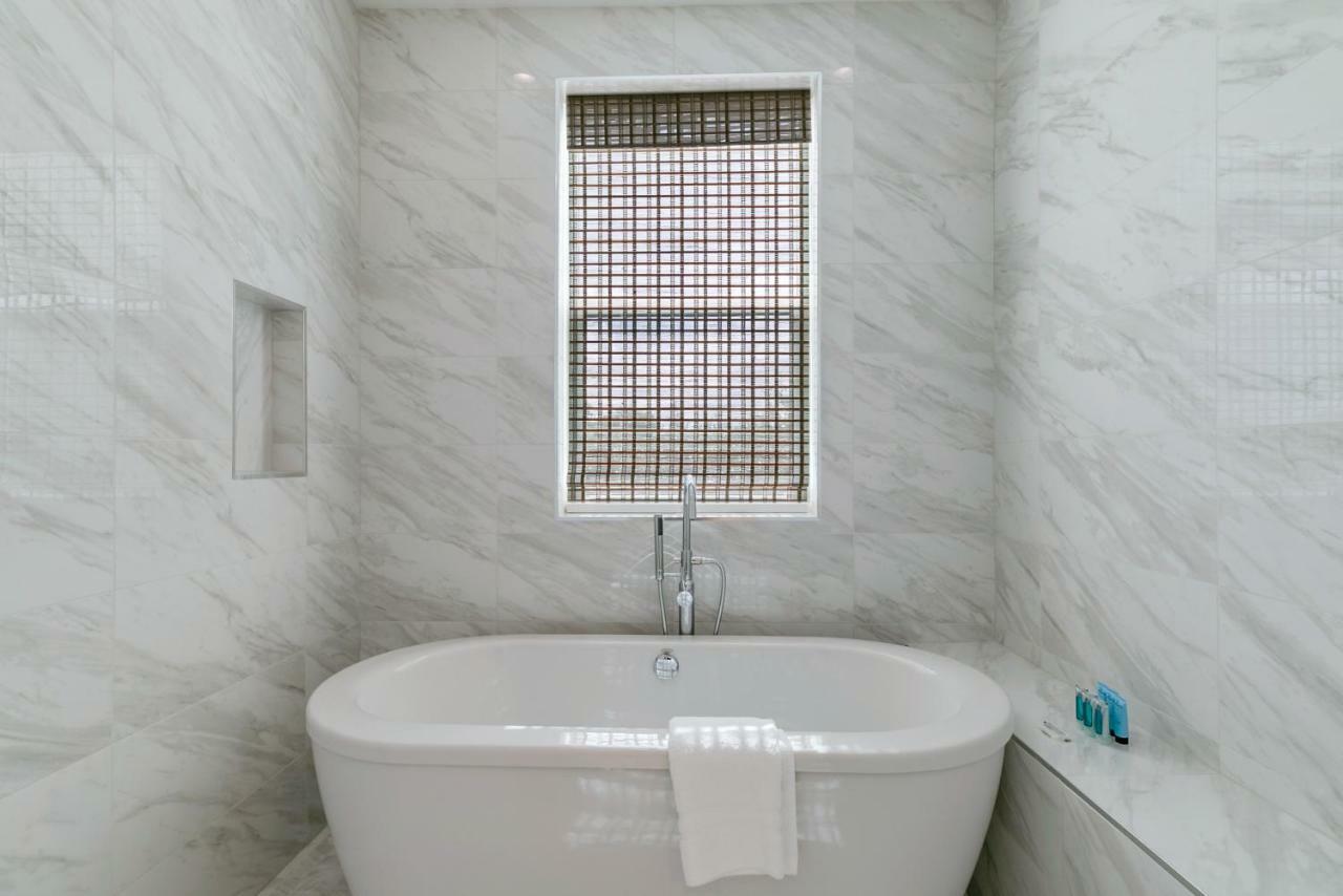 Stunning Townhouse With Amenities * New Orleans