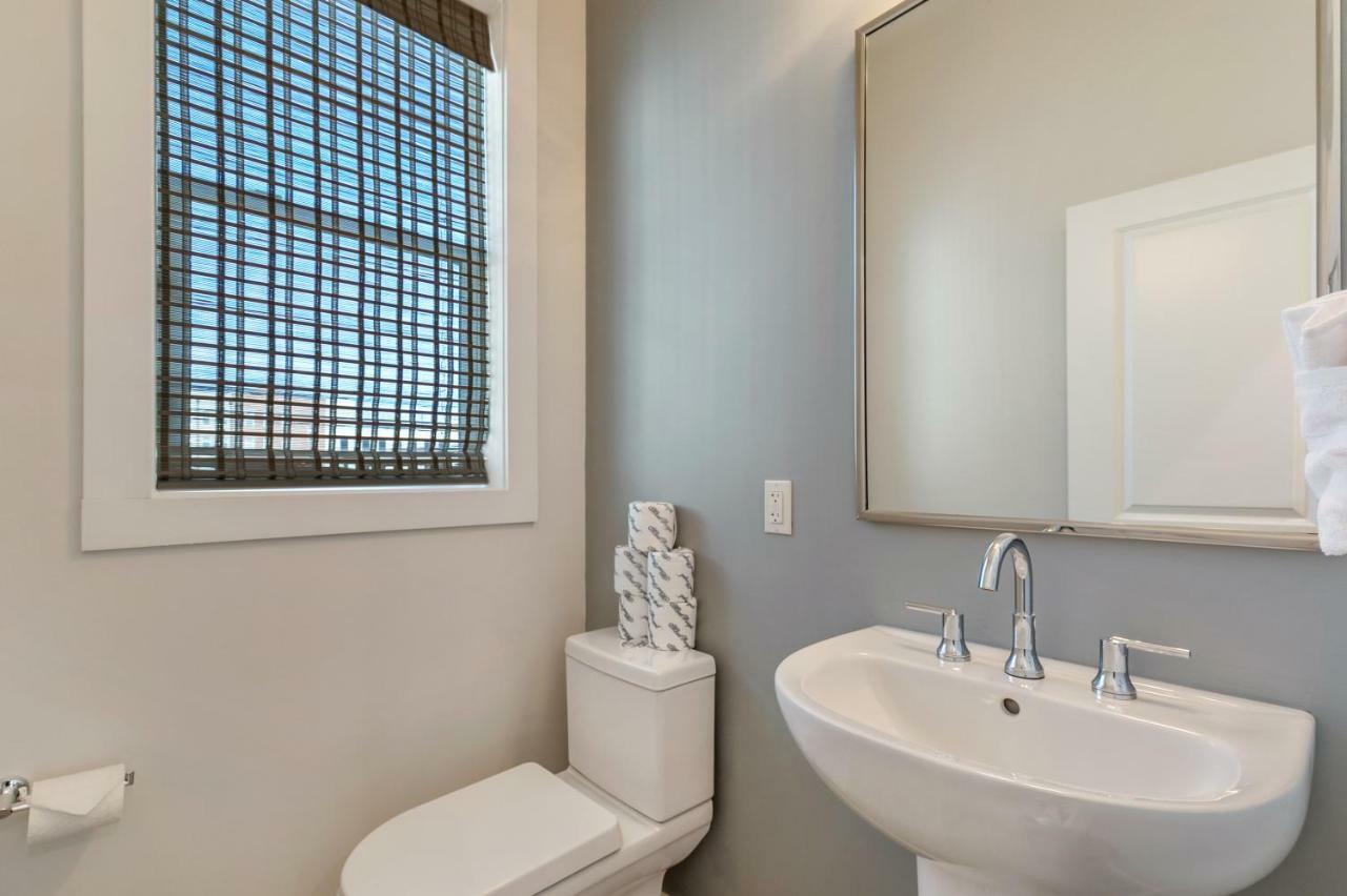 Stunning Townhouse With Amenities New Orleans